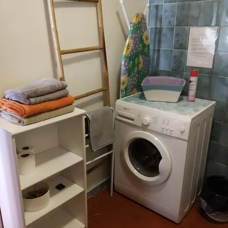 A Deux Pas De La