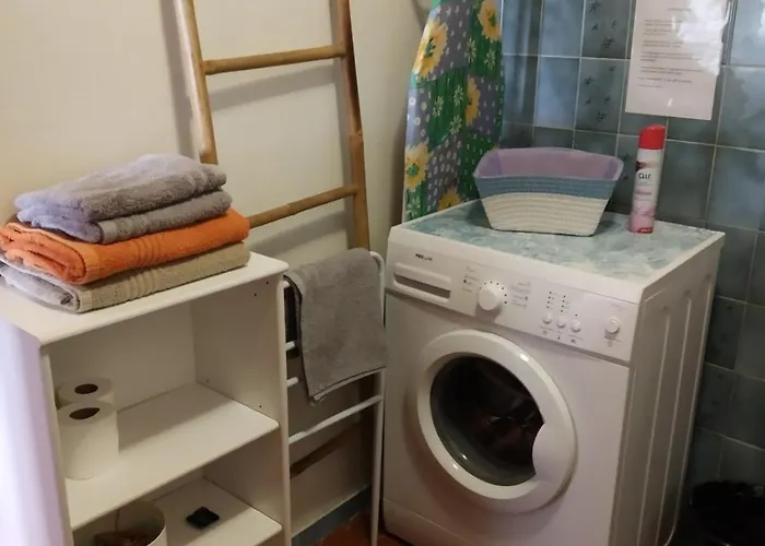 A Deux Pas De La