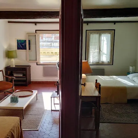 A Deux Pas De La * نيس